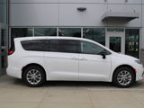 New 2025 Chrysler Pacifica Select image 3