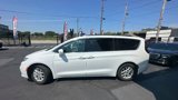 Used 2022 Chrysler Pacifica Touring-L image 4