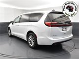 New 2025 Chrysler Pacifica Select image 4