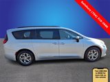 Used 2023 Chrysler Pacifica Limited image 4