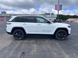 New 2025 Jeep Grand Cherokee Altitude image 2