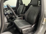 New 2025 Chrysler Pacifica Select image 4