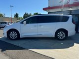 Used 2017 Chrysler Pacifica Touring-L image 2