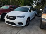 Used 2022 Chrysler Pacifica Touring-L image 2