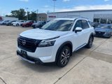 New 2025 Nissan Pathfinder Platinum image 2