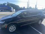 Used 2023 Chrysler Pacifica Touring-L image 3