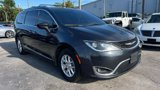 Used 2020 Chrysler Pacifica Touring-L image 4