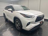 Used 2023 Toyota Highlander XLE image 2