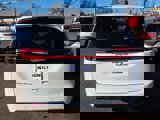 Used 2023 Chrysler Pacifica Touring-L image 4