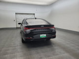 Used 2022 Hyundai Elantra SE image 6
