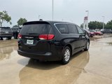Used 2022 Chrysler Voyager LX image 3