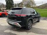 New 2025 Nissan Pathfinder Platinum image 3