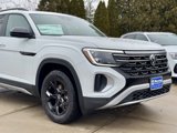 New 2025 Volkswagen Atlas Peak Edition SE image 2