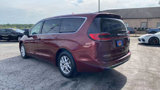 Used 2023 Chrysler Pacifica Touring-L image 5