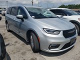 Used 2023 Chrysler Pacifica Touring-L image 3