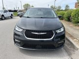 Used 2023 Chrysler Pacifica Touring-L image 2