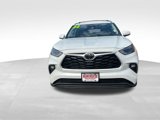 Used 2022 Toyota Highlander XLE image 2