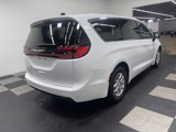 New 2025 Chrysler Pacifica Select image 4