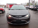Used 2018 Chrysler Pacifica Touring-L w/ Tire & Wheel Group image 2