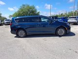 New 2025 Chrysler Pacifica Select image 3