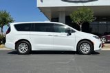 New 2025 Chrysler Pacifica Select image 3