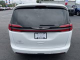 Used 2023 Chrysler Pacifica Touring-L image 6