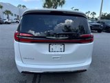 New 2025 Chrysler Pacifica Select image 3