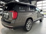 Used 2021 GMC Yukon Denali w/ Denali Premium Package image 3