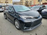 Used 2022 Toyota Sienna XSE w/ XSE Plus Package image 3