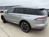 Used 2020 Lincoln Aviator Reserve w/ Equipment Group 202A image 6
