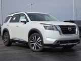 New 2025 Nissan Pathfinder Platinum image 2