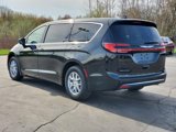 New 2025 Chrysler Pacifica Select image 4
