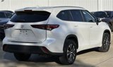 Used 2023 Toyota Highlander FWD image 3