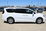 Used 2022 Chrysler Pacifica Touring-L image 4