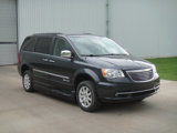 Used 2013 Chrysler Town & Country Touring-L w/ Driver Convenience Group image 4
