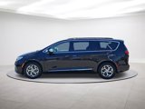 Used 2023 Chrysler Pacifica Limited image 4