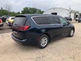 New 2025 Chrysler Pacifica Select image 4