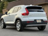 Used 2022 Volvo XC40 T4 Momentum image 3