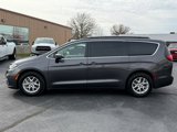 Used 2022 Chrysler Pacifica Touring-L image 5