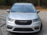 Used 2023 Chrysler Pacifica Touring-L image 2