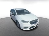 Used 2024 Chrysler Pacifica Touring-L image 3