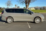 New 2025 Chrysler Pacifica Select image 2
