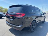 Used 2024 Chrysler Pacifica Limited w/ S Appearance Package image 5