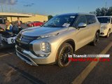 Used 2024 Mitsubishi Outlander SE image 2