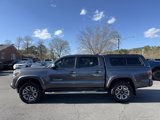 Used 2016 Toyota Tacoma Limited image 2