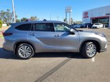 New 2025 Toyota Highlander Platinum image 4