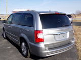 Used 2016 Chrysler Town & Country Touring image 3