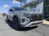 New 2025 Volkswagen Atlas Peak Edition SE image 2
