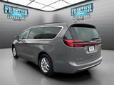 Used 2022 Chrysler Pacifica Touring-L image 6