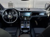 Certified 2022 Porsche Macan image 6